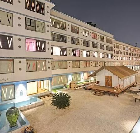 Royal Palms Hotel ムンバイ エクステリア 写真